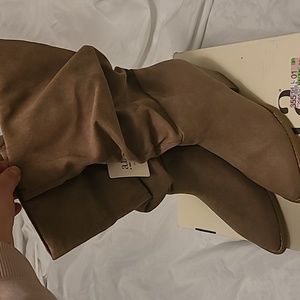 Brand new never work size 9 Taupe color boots.